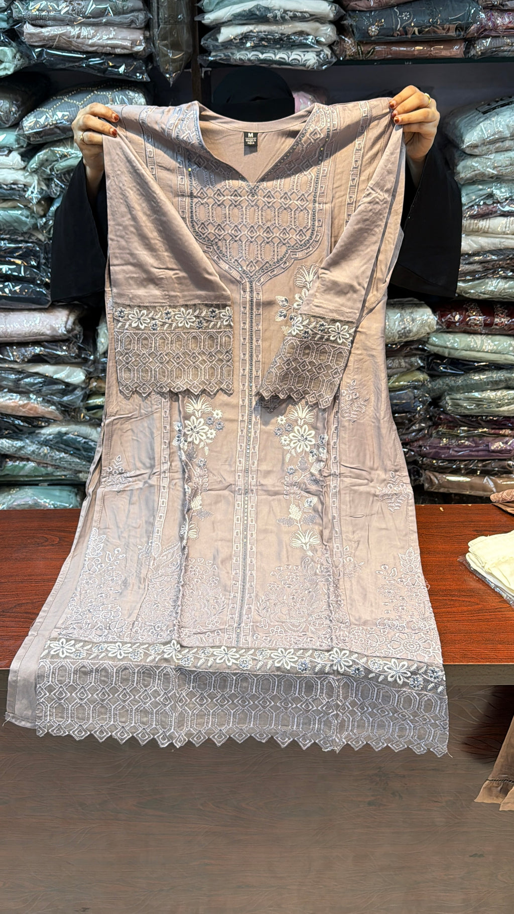 032 Pakistani suits
