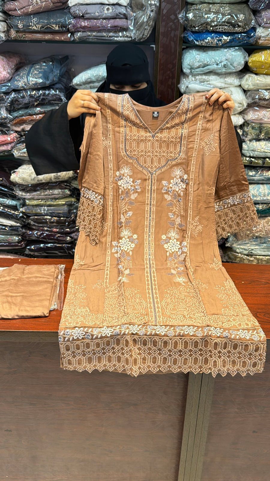 032 Pakistani suits