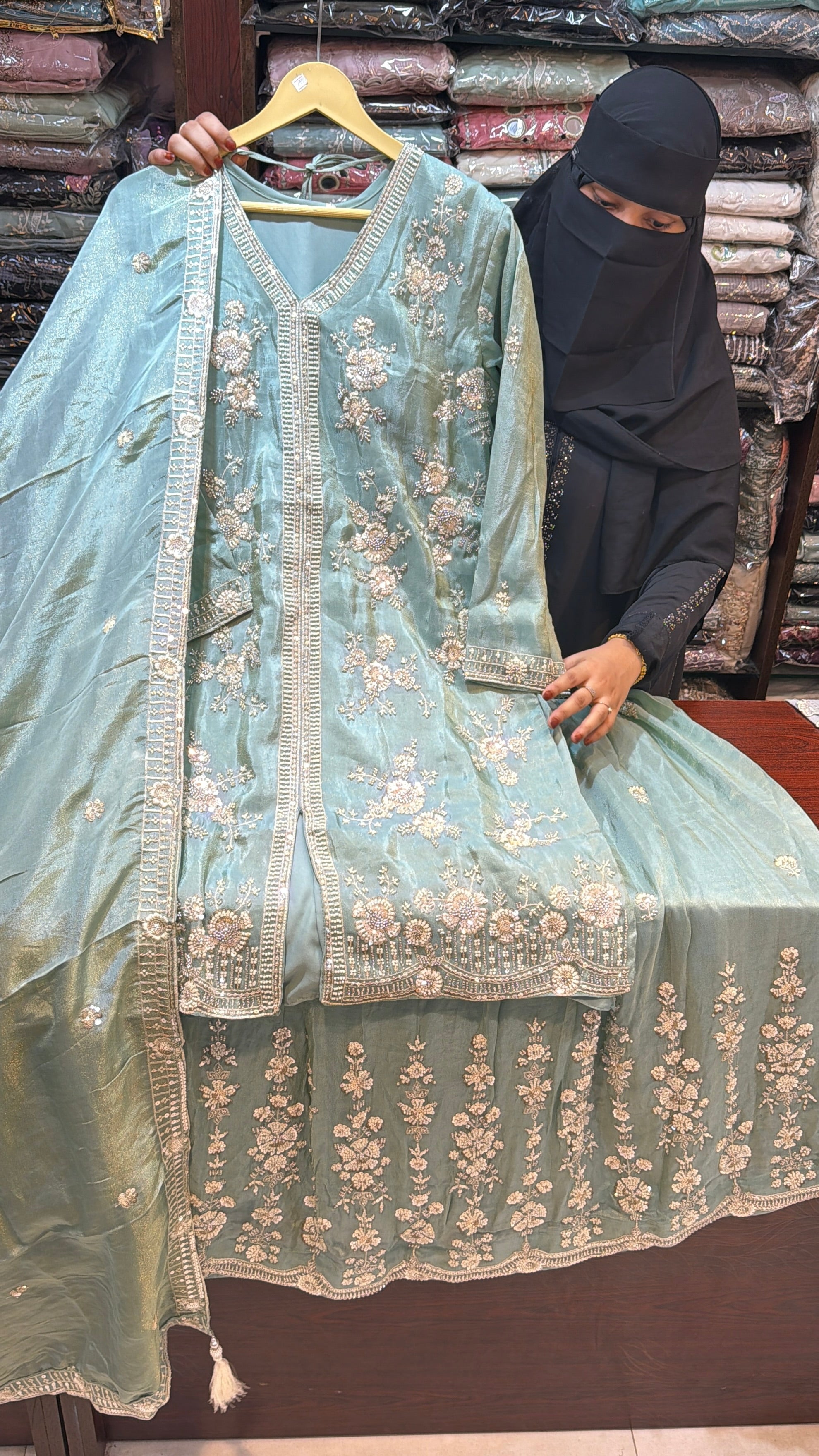 040 Pakistani Lehenga suits