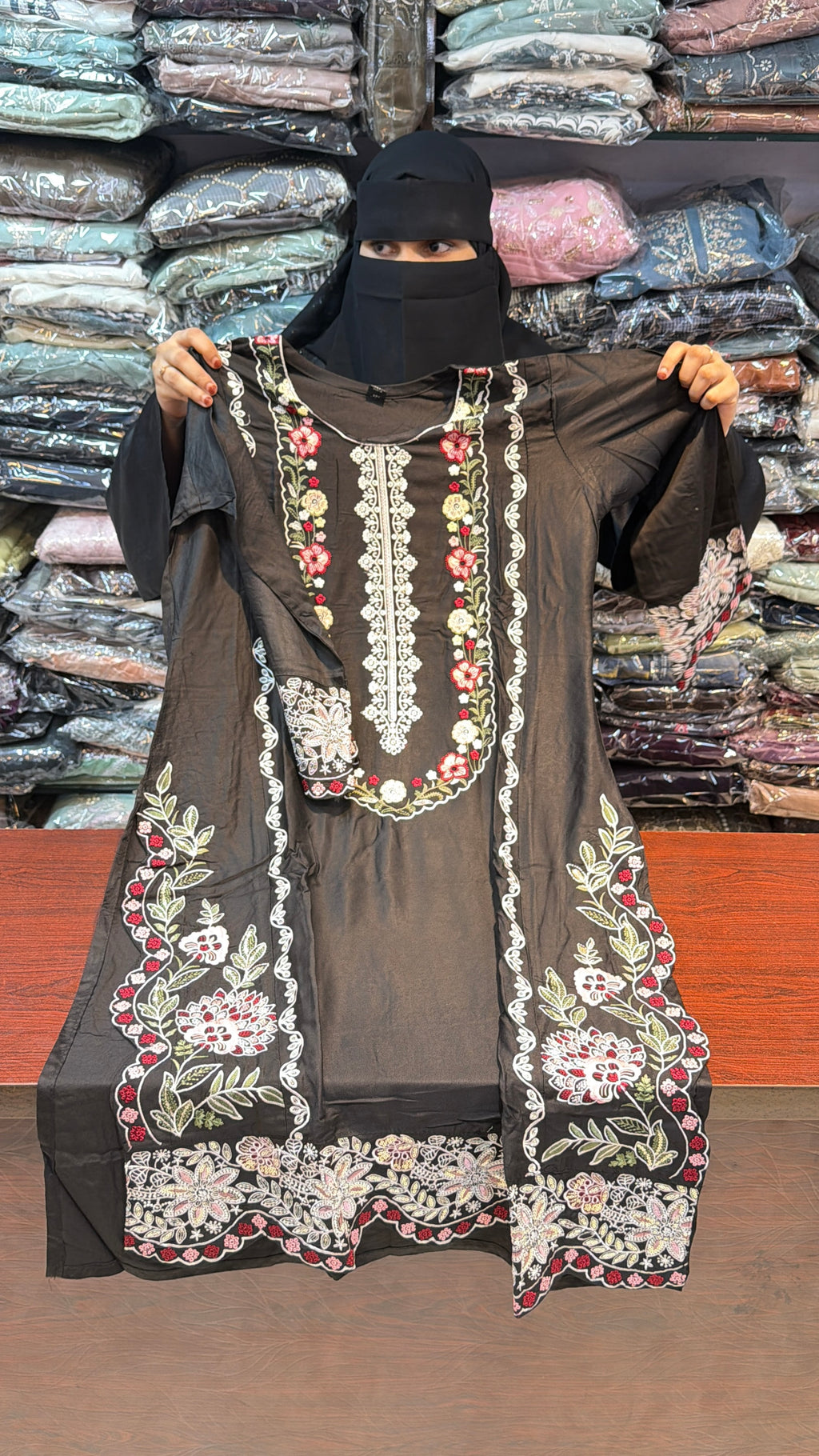 028 Pakistani Embroidered suits