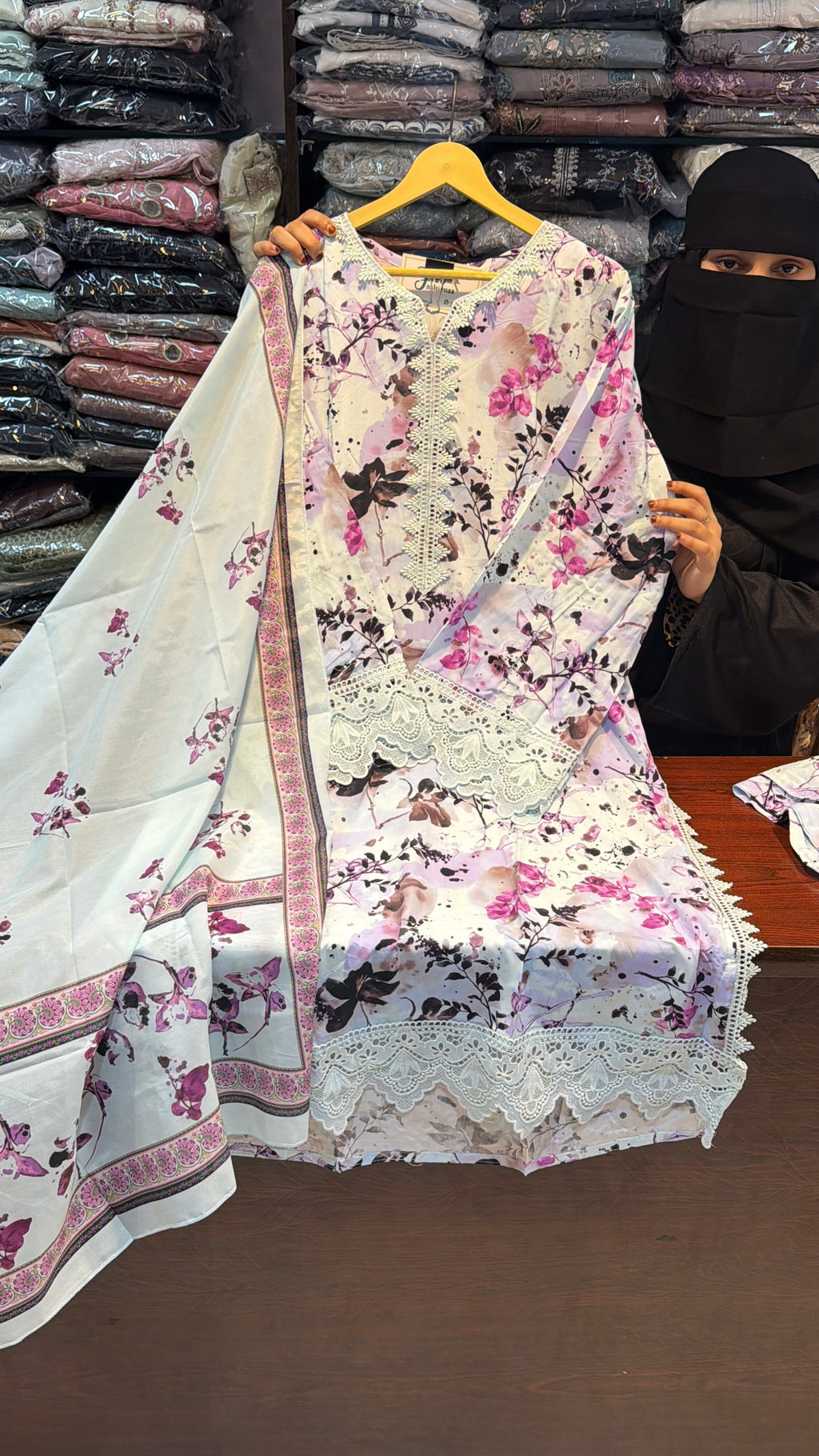 008 Pakistani Modal suits