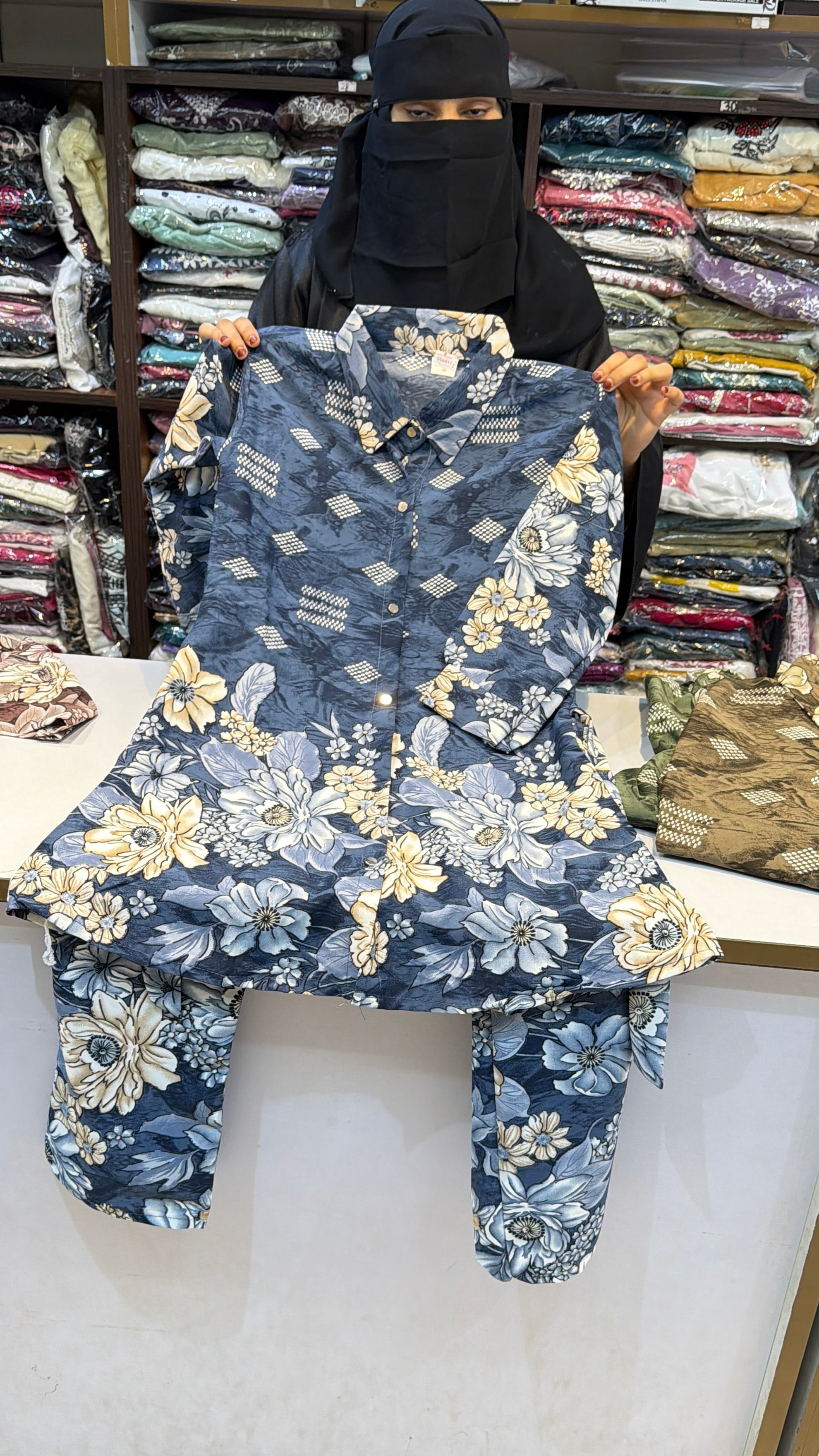 002 Girls wear