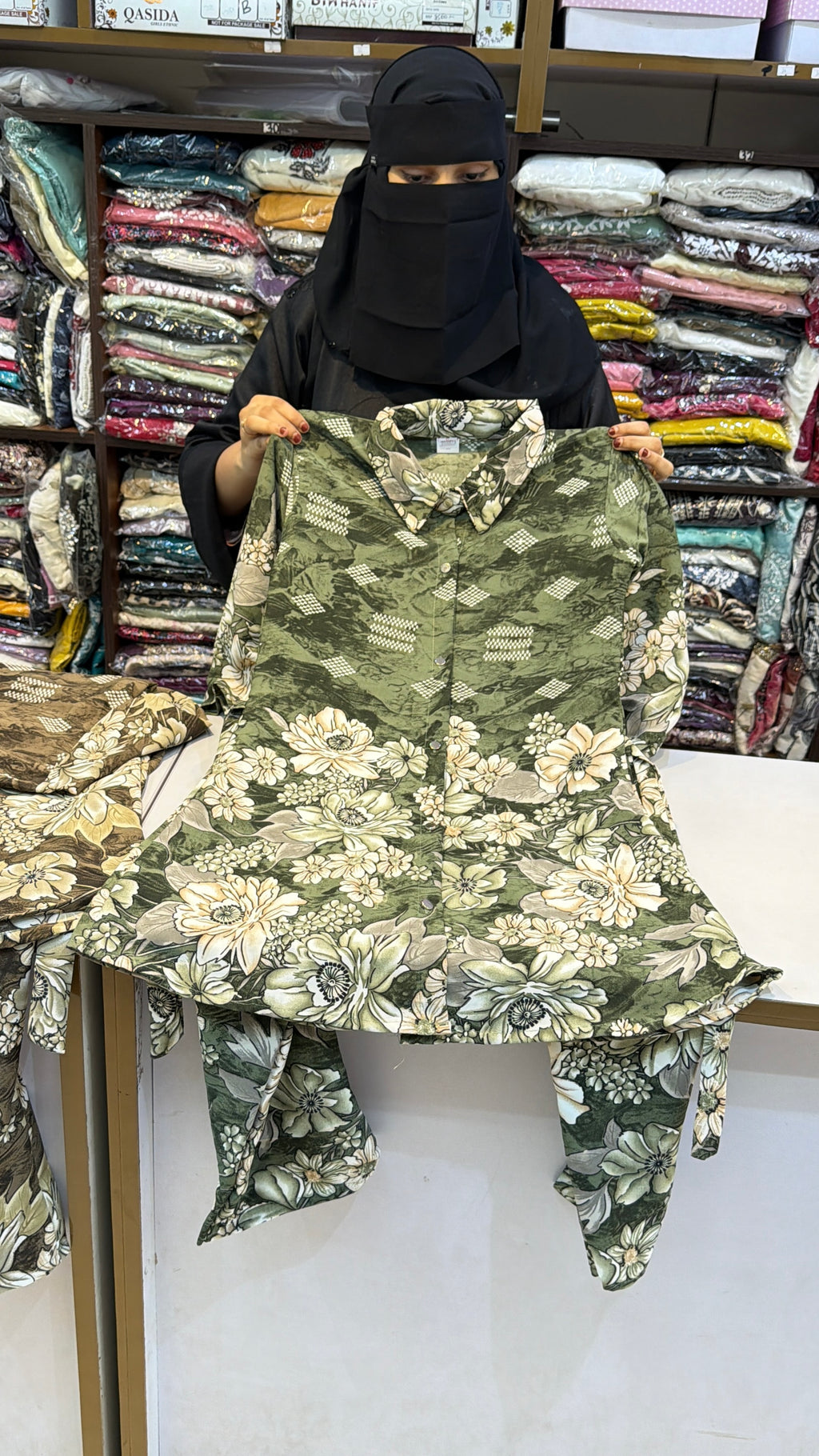 002 Girls wear