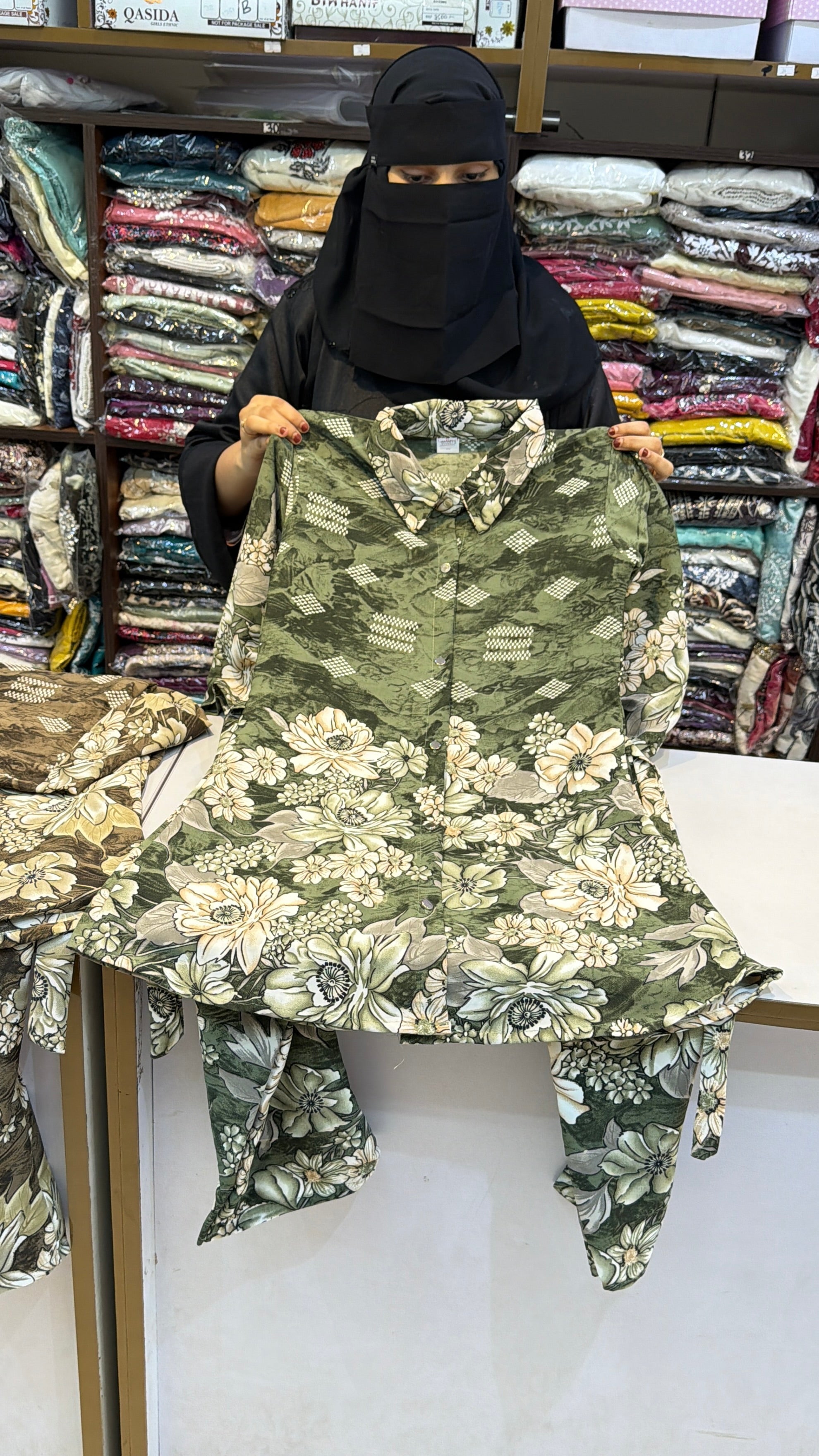 002 Girls wear