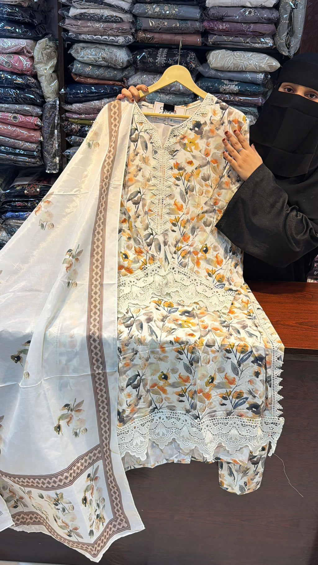 008 Pakistani Modal suits